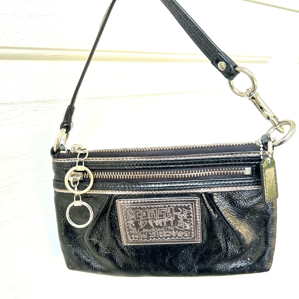 Coach poppy black patent leather wristlet bag rare